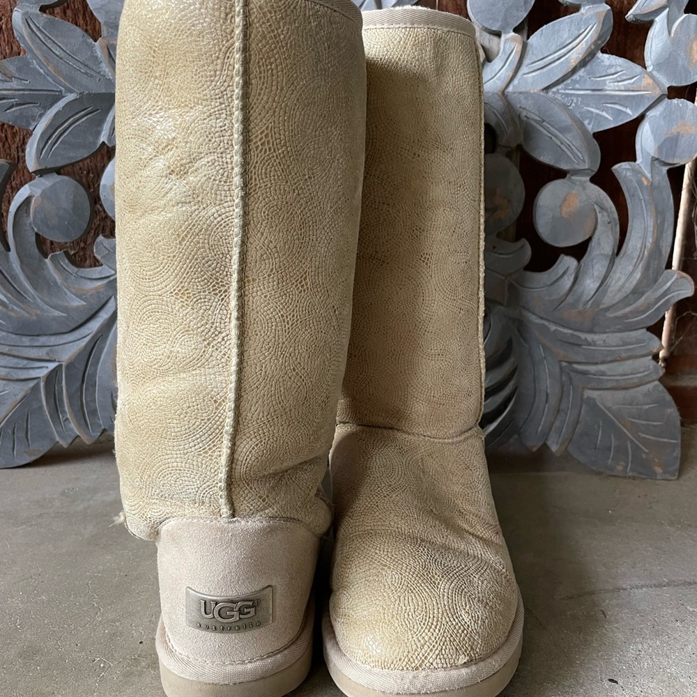 Tall mosaic print Uggs